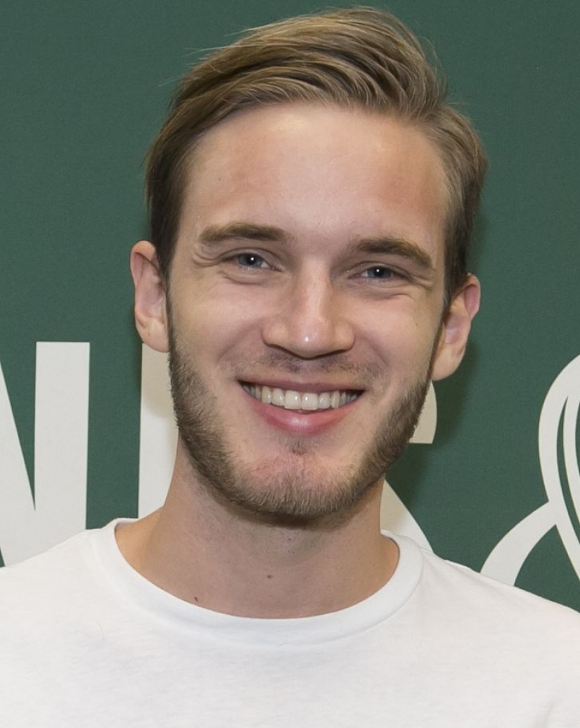 15 most handsome male faces of 2020, chosen by people from all over the world 15 most handsome male faces of 2020, chosen by people from all over the world