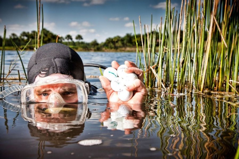 15 profesiones extrañas que pagan dinero muy real por ellos