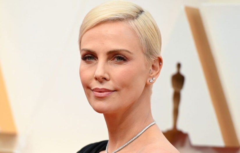 15 women "over 40" who still delight men of any age