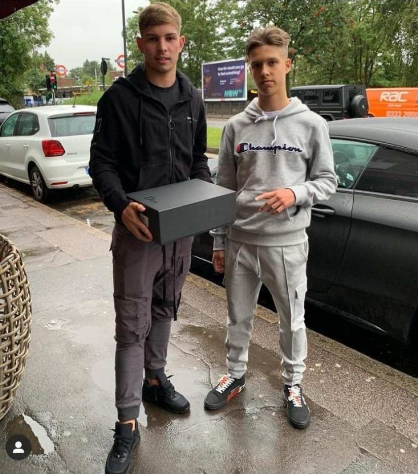 17 años Fedor obtiene ronda suma, trabajar como personal shopper para los jugadores Británicos