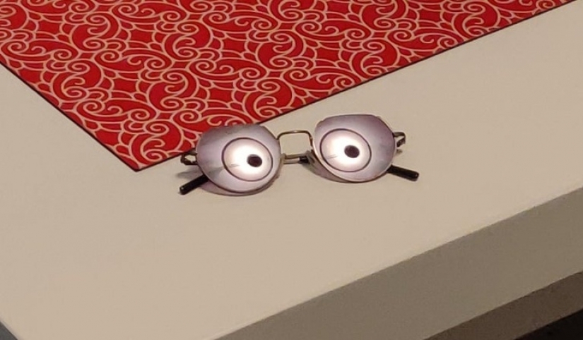 17 photos that take on a different meaning the longer you look at them