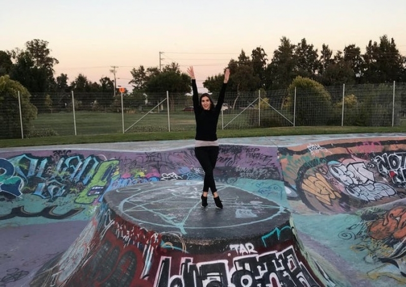 17 photos that take on a different meaning the longer you look at them
