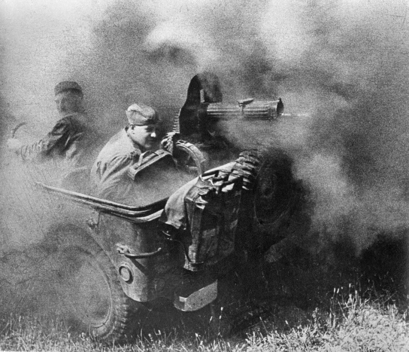 18 unique Soviet-era photographs presented at the Lumiere Brothers Photography Center 18 unique Soviet-era photographs presented at the Lumiere Brothers Photography Center