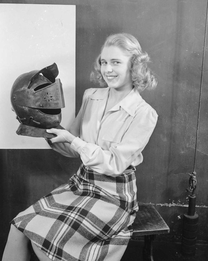 1942: how Americans collected scrap metal for the military industry 1942: how Americans collected scrap metal for the military industry