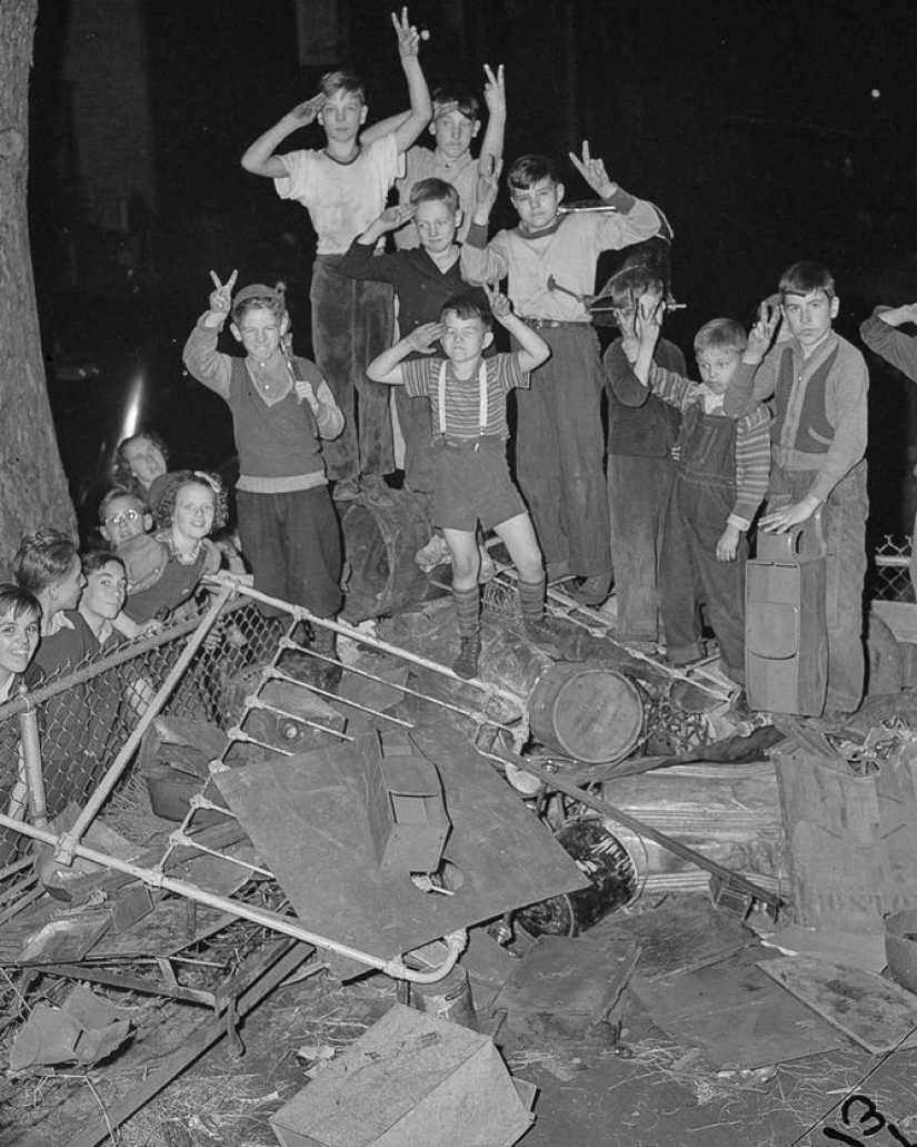 1942: how Americans collected scrap metal for the military industry 1942: how Americans collected scrap metal for the military industry