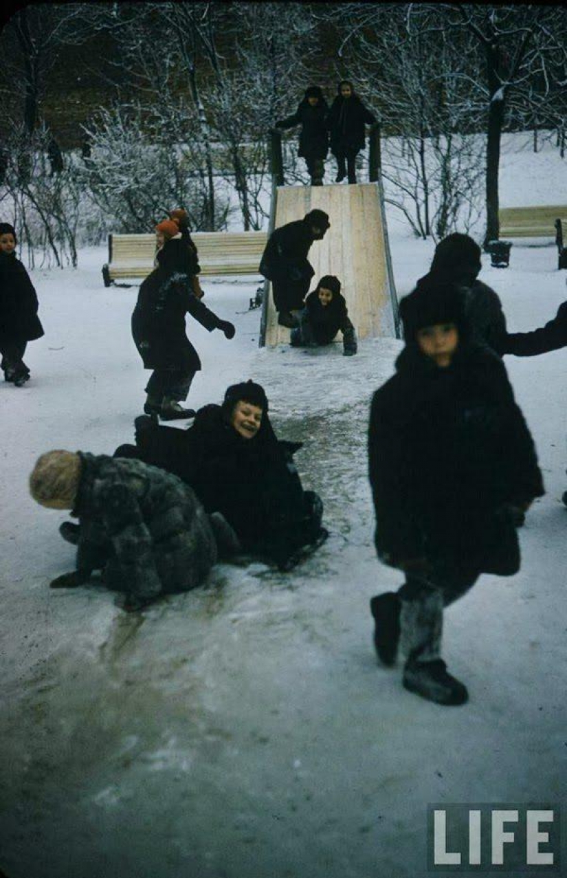 20 photo young Muscovites beginning of 1960 20 photo young Muscovites beginning of 1960