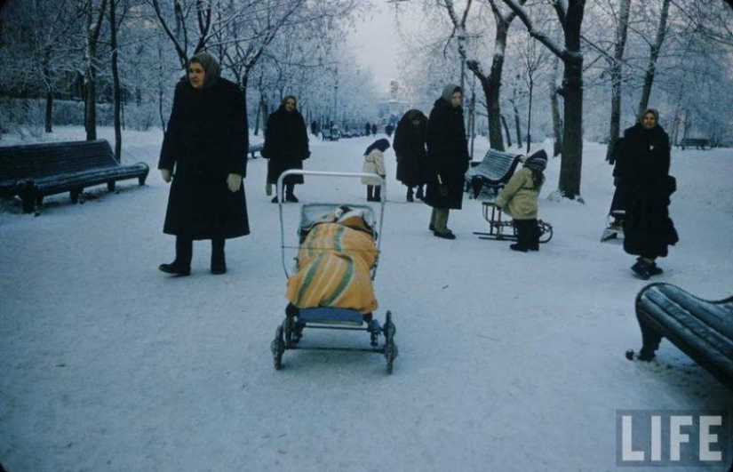 20 photo young Muscovites beginning of 1960 20 photo young Muscovites beginning of 1960