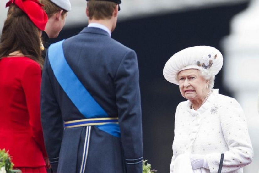 25" monóxido de carbono " fotos de la reina Isabel II, que pueden convertirse fácilmente en memes