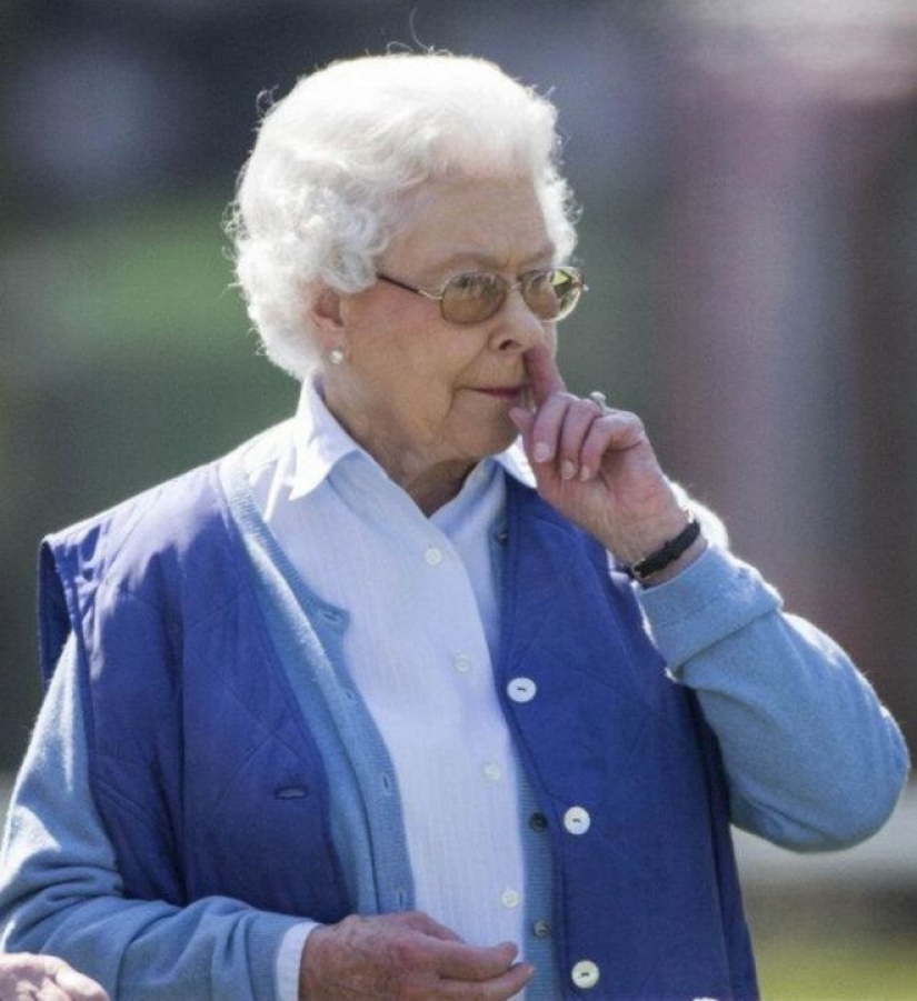 25" monóxido de carbono " fotos de la reina Isabel II, que pueden convertirse fácilmente en memes