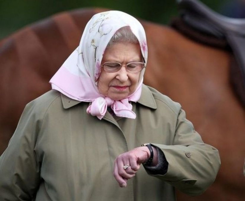 25" monóxido de carbono " fotos de la reina Isabel II, que pueden convertirse fácilmente en memes