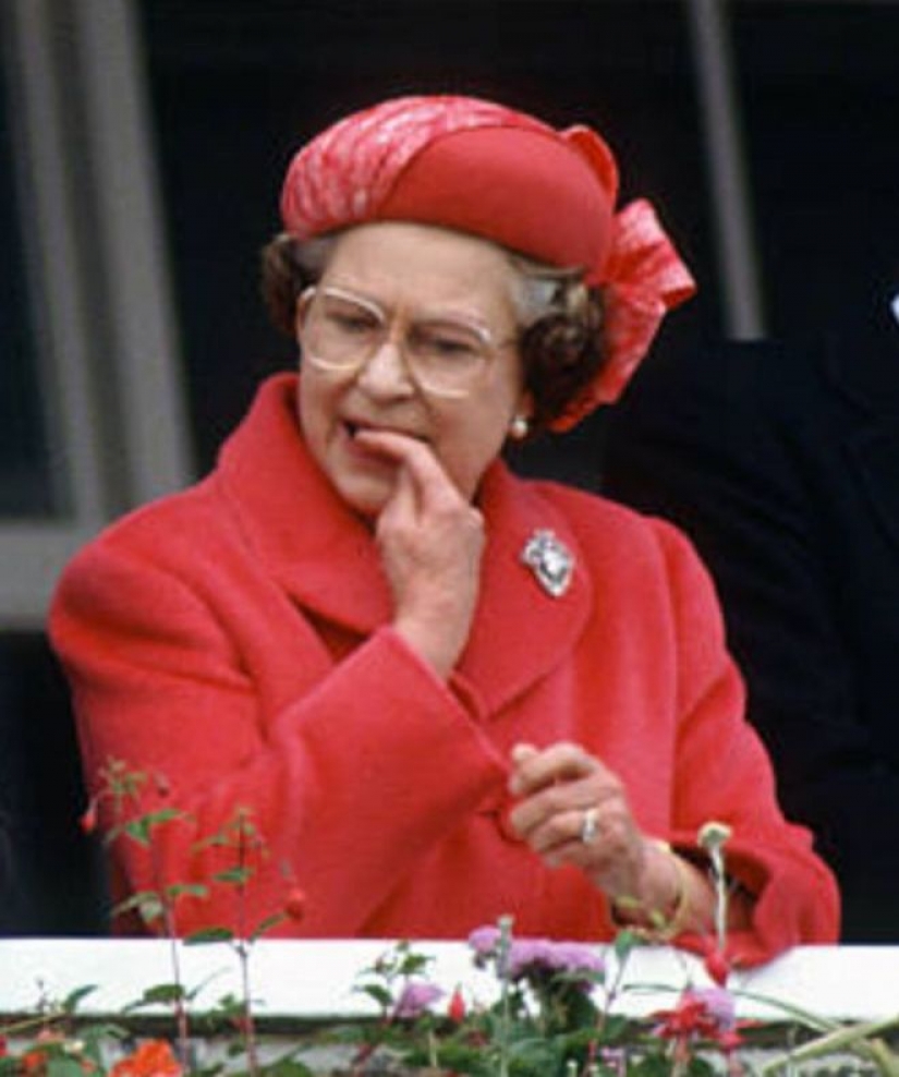 25" monóxido de carbono " fotos de la reina Isabel II, que pueden convertirse fácilmente en memes