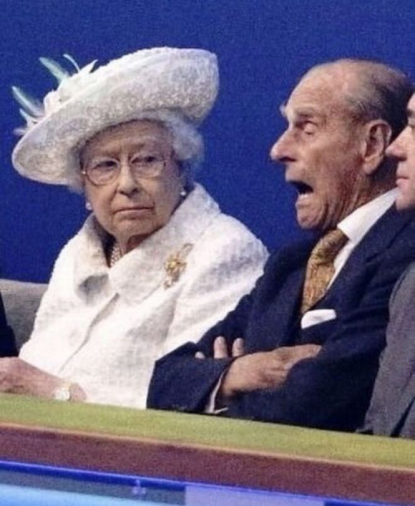 25" monóxido de carbono " fotos de la reina Isabel II, que pueden convertirse fácilmente en memes