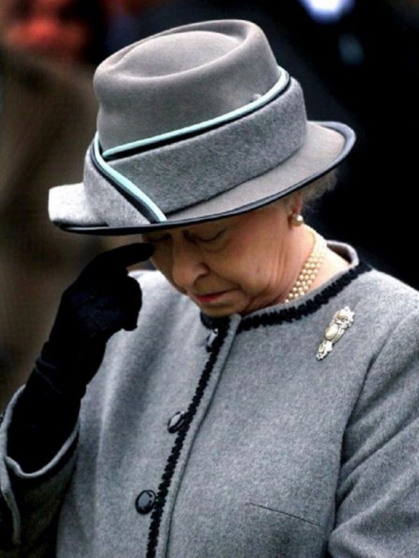 25" monóxido de carbono " fotos de la reina Isabel II, que pueden convertirse fácilmente en memes