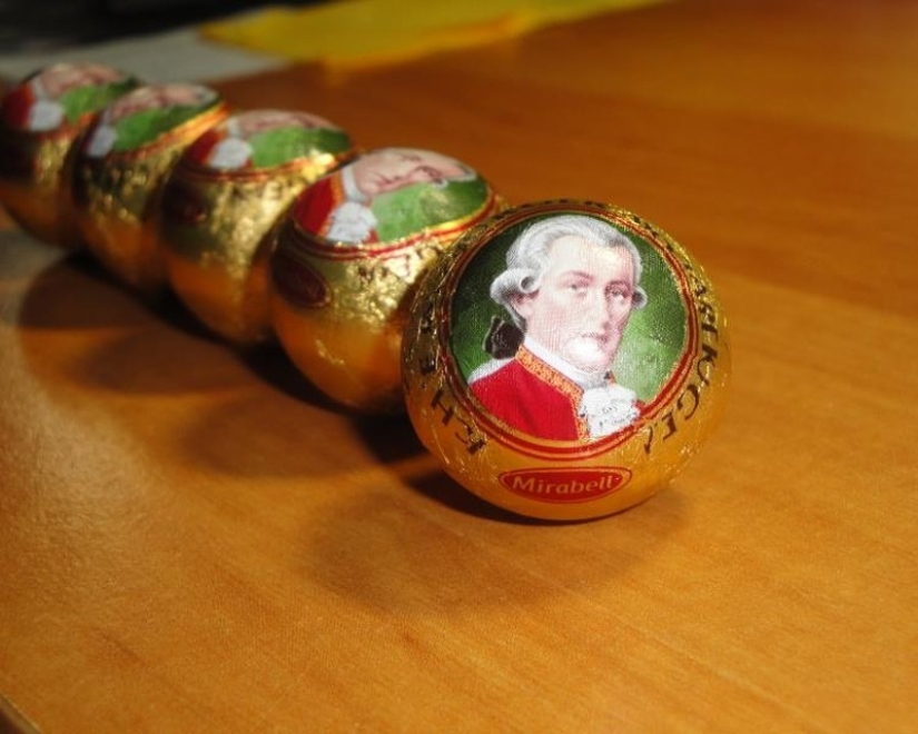 25 most popular souvenirs from around the world 25 most popular souvenirs from around the world
