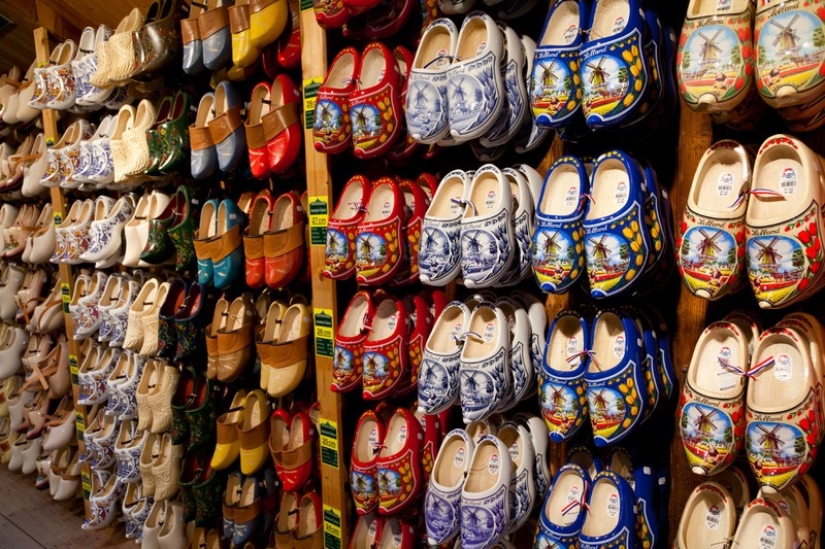 25 most popular souvenirs from around the world 25 most popular souvenirs from around the world