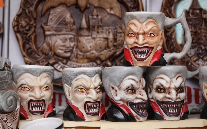 25 most popular souvenirs from around the world 25 most popular souvenirs from around the world