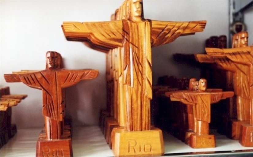 25 most popular souvenirs from around the world 25 most popular souvenirs from around the world