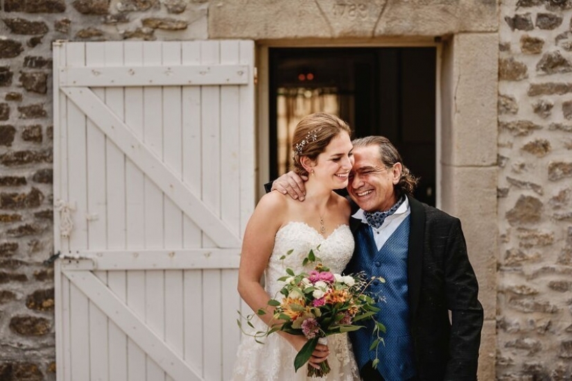 26 conmovedoras fotos de padres que no retuvieron las emociones en la boda de sus hijas