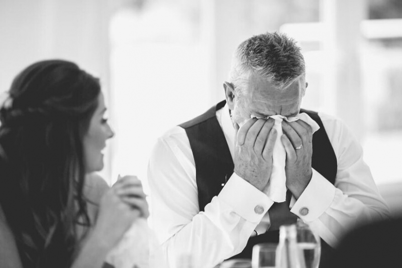 26 conmovedoras fotos de padres que no retuvieron las emociones en la boda de sus hijas