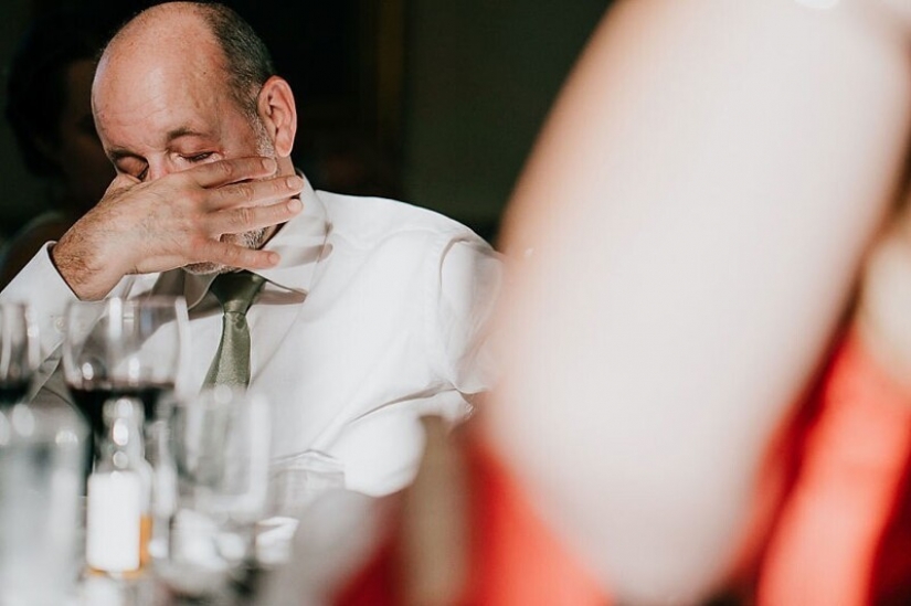 26 conmovedoras fotos de padres que no retuvieron las emociones en la boda de sus hijas
