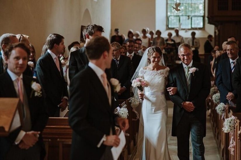 26 conmovedoras fotos de padres que no retuvieron las emociones en la boda de sus hijas