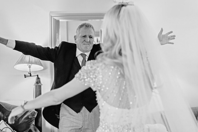 26 touching photos of fathers who did not hold back emotions at the wedding of their daughters 26 touching photos of fathers who did not hold back emotions at the wedding of their daughters