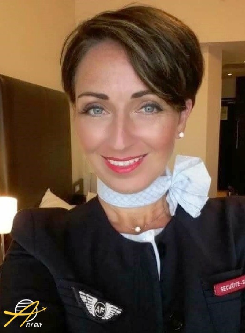 27 sexiest selfies of flight attendants from around the world