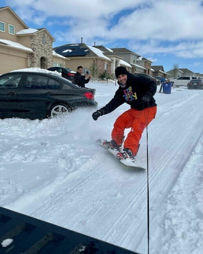35 photographs about what is happening now in the frozen Texas