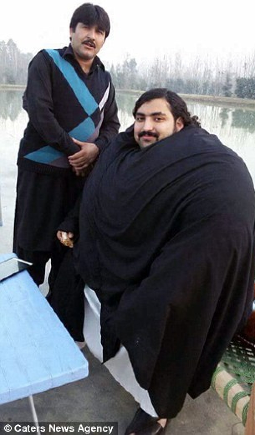 430-pound Pakistani eats 36 eggs for breakfast to become a real Hercules