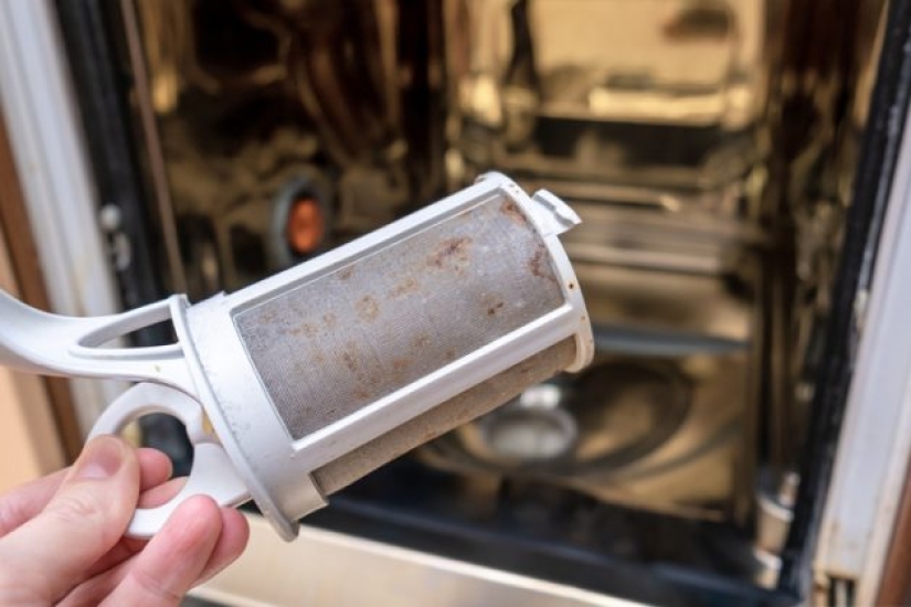 6 reasons why your home smells bad