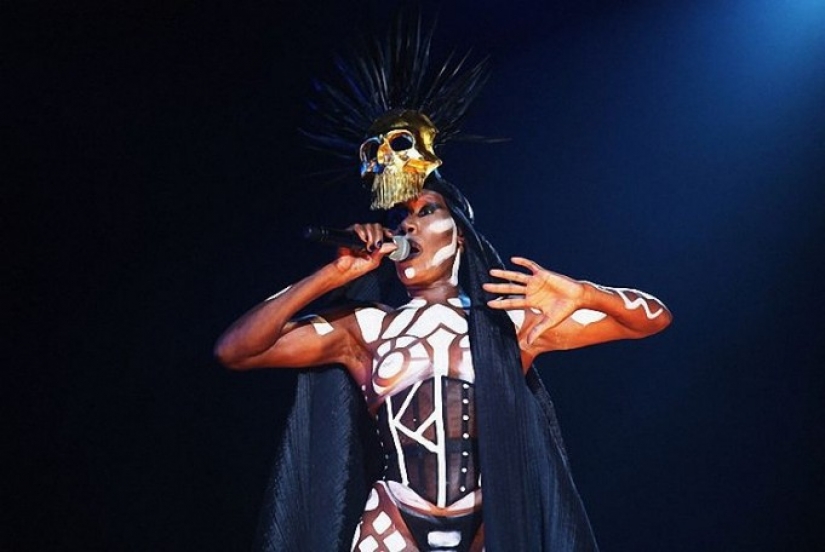67-year-old Grace Jones is amazing!