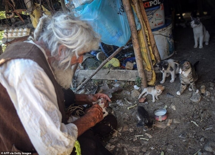 70-year-old Serbian hermit came out to people to get vaccinated
