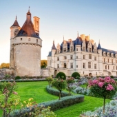 8 Best Honeymoon Destinations According to Honeymooners & Travel Experts