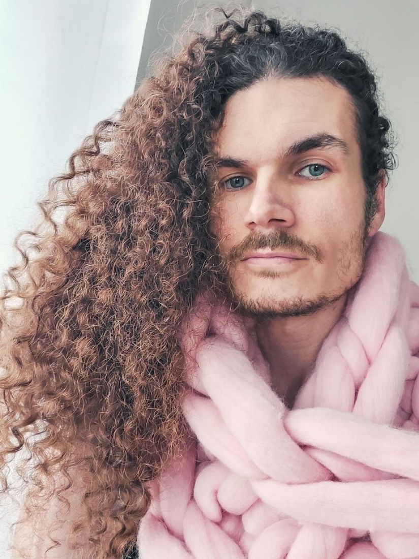 8 men with a magnificent mane 8 men with a magnificent mane