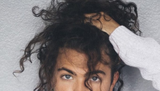 8 men with a magnificent mane 8 men with a magnificent mane