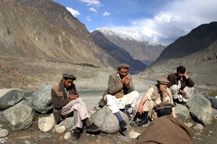 9 languages of the earth with fancy features