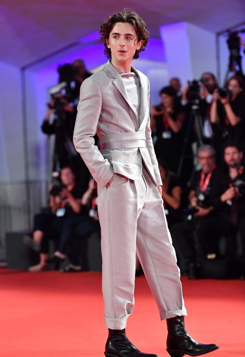 9 red carpet outfits that kicked off the fashion revolution and changed the rules forever 9 red carpet outfits that kicked off the fashion revolution and changed the rules forever
