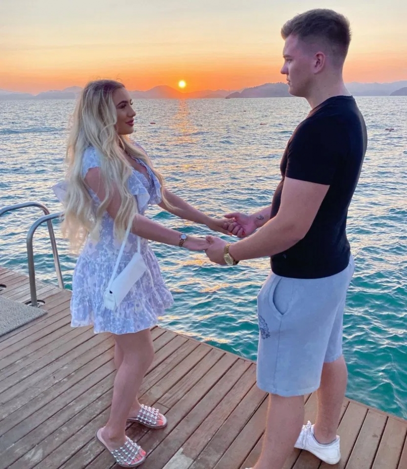 A 19-year-old blogger who dropped out of college, earned her own house and teaches this to others A 19-year-old blogger who dropped out of college, earned her own house and teaches this to others