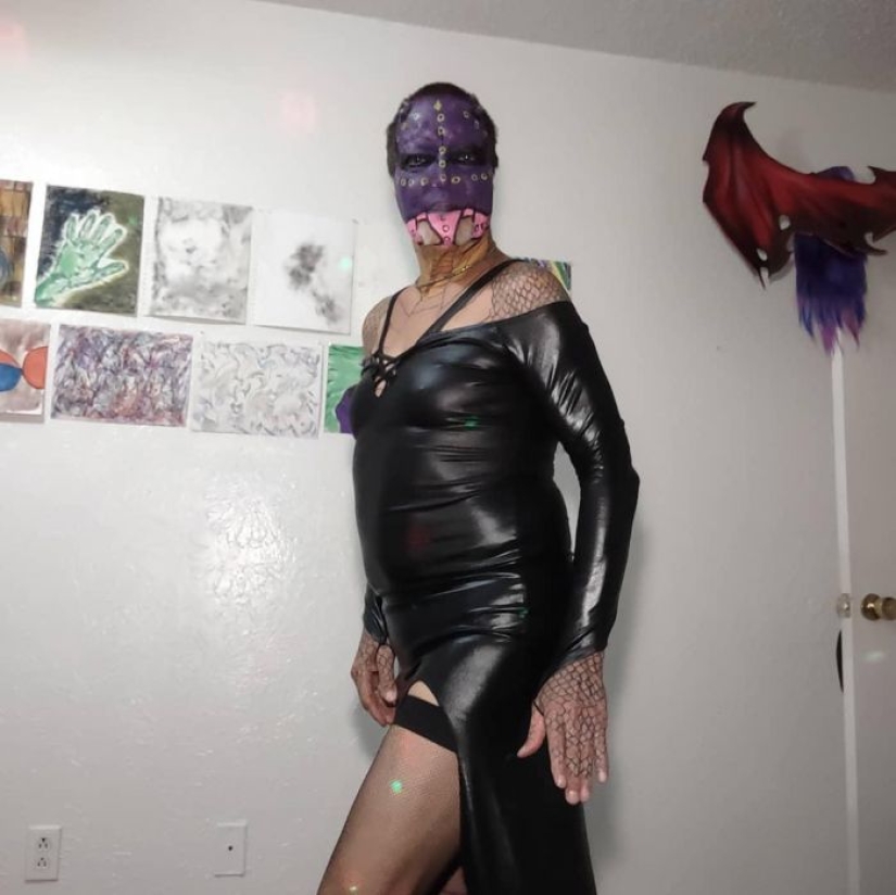 A banker from the USA paid 6 million to change his life and become a "reptiloid" A banker from the USA paid 6 million to change his life and become a "reptiloid"