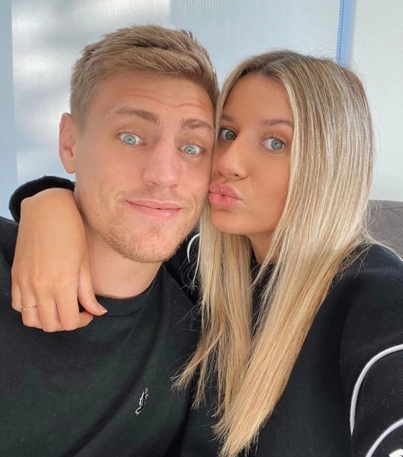 A couple of lovers or a brother and sister? Instagram users guess who the people in the photos are to each other A couple of lovers or a brother and sister? Instagram users guess who the people in the photos are to each other