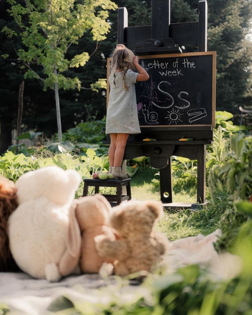 A father of four takes pictures of his children, proving that every day is magical