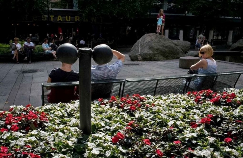 "A game of observation and imagination": how a street photographer from Spain struggles with boredom "A game of observation and imagination": how a street photographer from Spain struggles with boredom