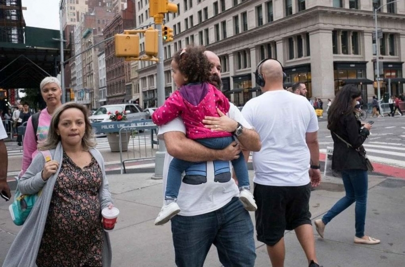 "A game of observation and imagination": how a street photographer from Spain struggles with boredom "A game of observation and imagination": how a street photographer from Spain struggles with boredom