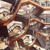 A grand staircase leading to nowhere: a new attraction has appeared in New York A grand staircase leading to nowhere: a new attraction has appeared in New York