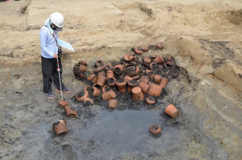 A mass grave with thousands of twisted skeletons in small niches has been discovered in Japan