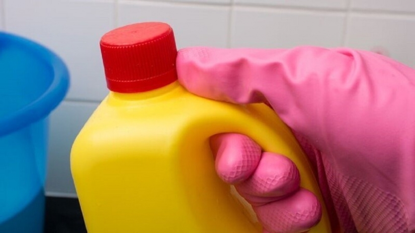 A million for bleach: a family of" healers " from Florida treated the coronavirus with bleach A million for bleach: a family of" healers " from Florida treated the coronavirus with bleach