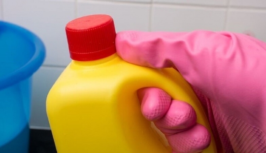 A million for bleach: a family of" healers " from Florida treated the coronavirus with bleach