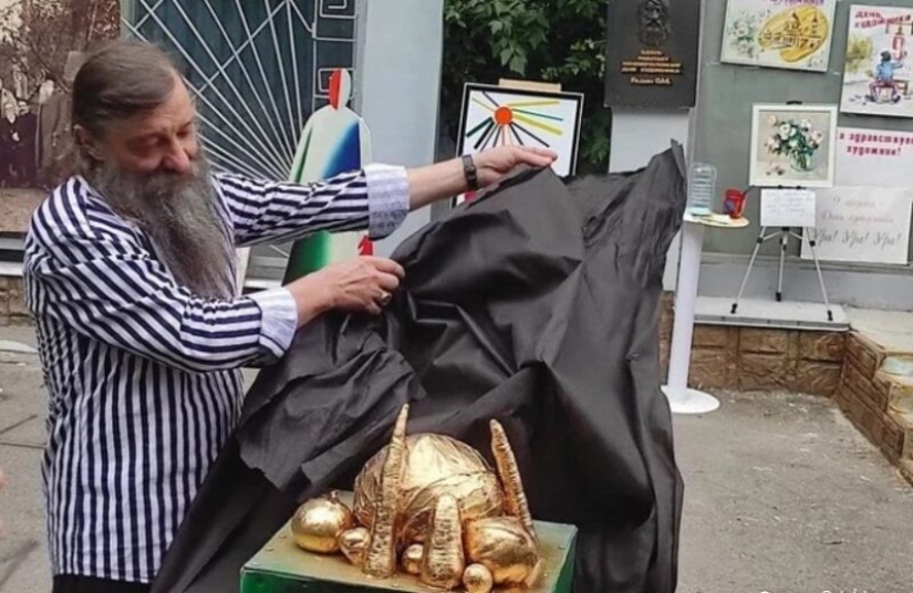 A monument to borsch was opened in Kursk. Vegetarian