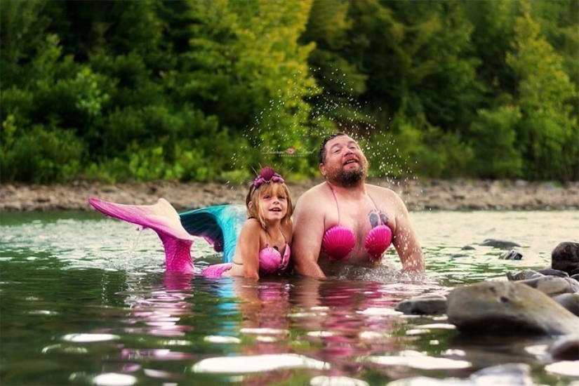 A photo shoot of a father with a little daughter in the image of mermaids conquered social networks