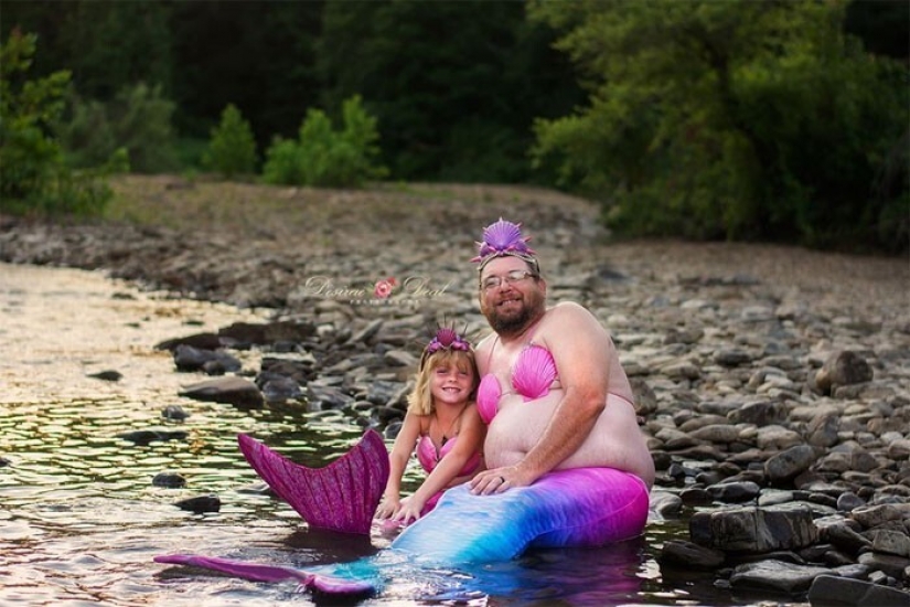 A photo shoot of a father with a little daughter in the image of mermaids conquered social networks
